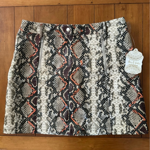 Altar’d State Maria Snakeskin Skirt, women’s size L; NWT - Picture 1 of 3